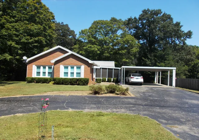 Photo 2 of Sale Pending at 258 Washington Ave, Camden, TN 38320 | MLS# 3542977 | Listing updated on 2026-09-24