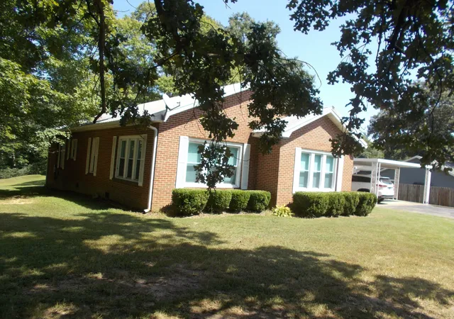 Photo 3 of Sale Pending at 258 Washington Ave, Camden, TN 38320 | MLS# 3542977 | Listing updated on 2026-09-24