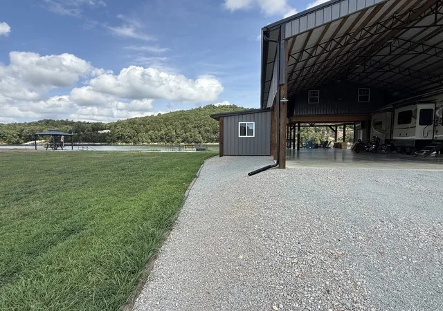 Photo 4 of Single family home for sale at 188 S River Front Dr, Clifton, TN 38425 | MLS# 3542978 | Listing updated on 2026-10-07