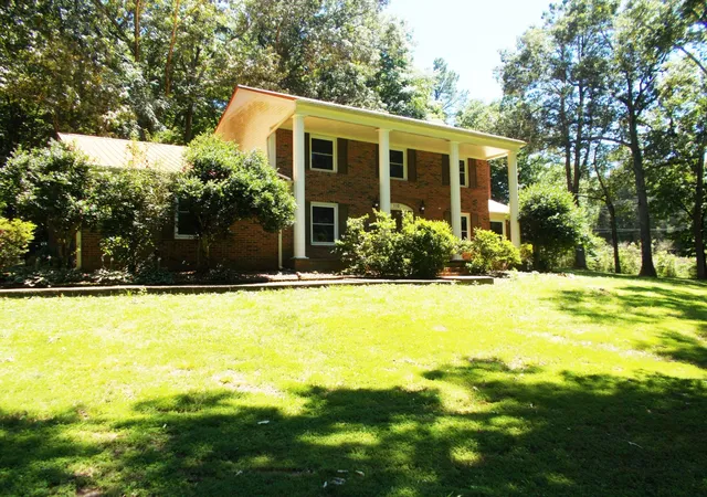 Photo 1 of Single family home for sale at 110 Asbury Cir, Huntingdon, TN 38344 | MLS# 3543002 | Listing updated on 2026-09-07
