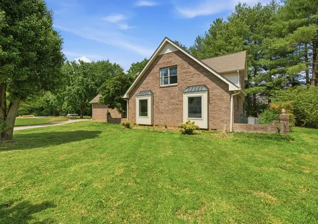 Photo 2 of Single family home for sale at 252 Newcastle Dr, Murfreesboro, TN 37129 | MLS# 3592063 | Listing updated on 2026-10-08