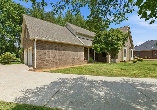 Photo 3 of Single family home for sale at 252 Newcastle Dr, Murfreesboro, TN 37129 | MLS# 3592063 | Listing updated on 2026-10-08