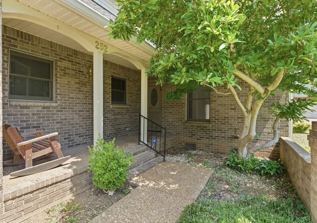 Photo 3 of Single family home for sale at 252 Newcastle Dr, Murfreesboro, TN 37129 | MLS# 3592063 | Listing updated on 2026-10-08
