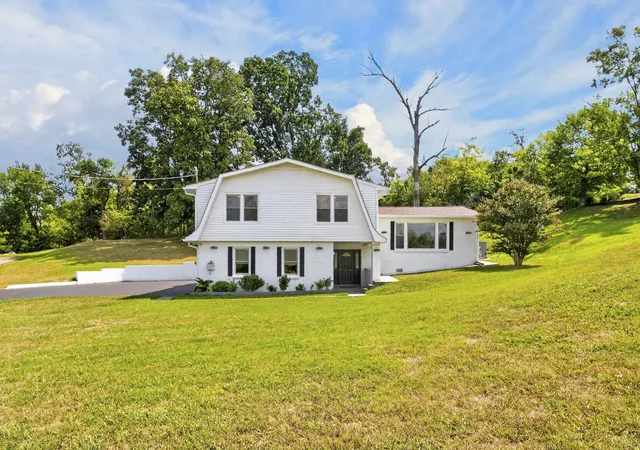 Photo 2 of Single family home for sale at 118 Catalpa Dr, Mount Juliet, TN 37122 | MLS# 3542999 | Listing updated on 2026-09-07