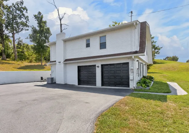 Photo 3 of Single family home for sale at 118 Catalpa Dr, Mount Juliet, TN 37122 | MLS# 3542999 | Listing updated on 2026-09-07
