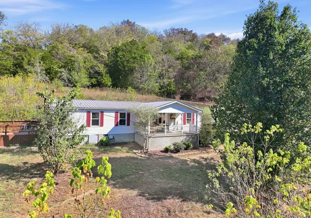 Photo 1 of Manufactured home for sale at 707 Dry Crk Rd, Dowelltown, TN 37059 | MLS# 3618573 | Listing updated on 2026-10-10