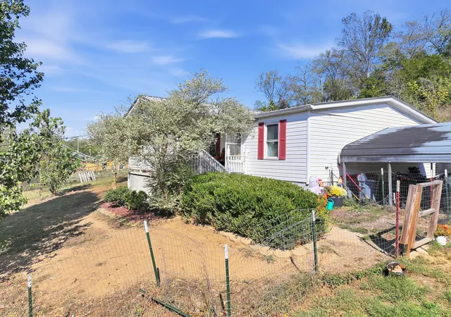 Photo 3 of Manufactured home for sale at 707 Dry Crk Rd, Dowelltown, TN 37059 | MLS# 3618573 | Listing updated on 2026-10-10