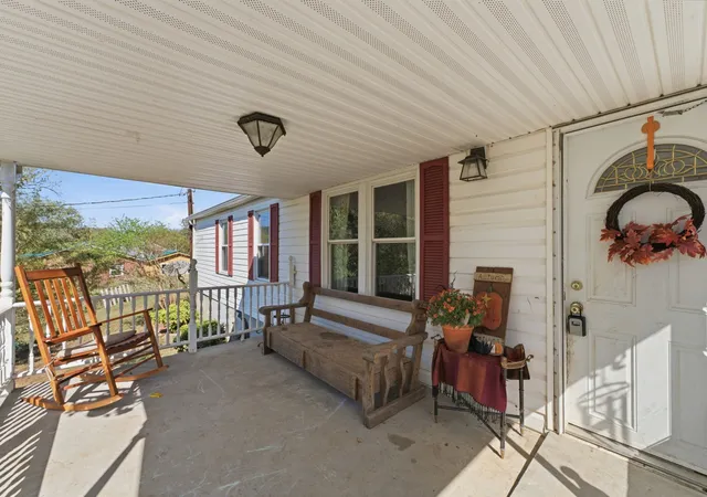 Photo 3 of Manufactured home for sale at 707 Dry Crk Rd, Dowelltown, TN 37059 | MLS# 3618573 | Listing updated on 2026-10-10