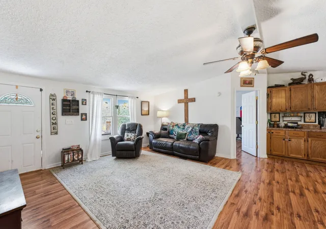 Photo 4 of Manufactured home for sale at 707 Dry Crk Rd, Dowelltown, TN 37059 | MLS# 3618573 | Listing updated on 2026-10-10