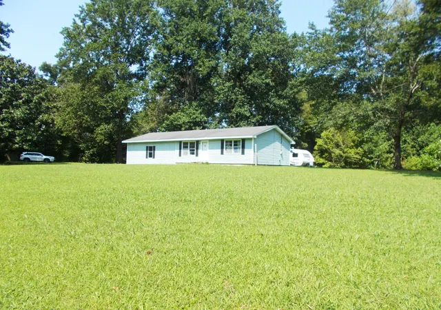 Photo 3 of Single family home for sale at 1955 Roundhouse Rd, Hollow Rock, TN 38342 | MLS# 3543016 | Listing updated on 2026-09-26