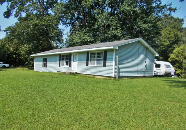 Photo 3 of Single family home for sale at 1955 Roundhouse Rd, Hollow Rock, TN 38342 | MLS# 3543016 | Listing updated on 2026-09-26