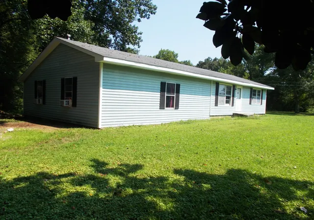 Photo 4 of Single family home for sale at 1955 Roundhouse Rd, Hollow Rock, TN 38342 | MLS# 3543016 | Listing updated on 2026-09-26
