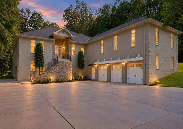Photo 2 of Mansion for sale at 714 Hillwood Blvd, Nashville, TN 37205 | MLS# 3544912 | Listing updated on 2026-10-06