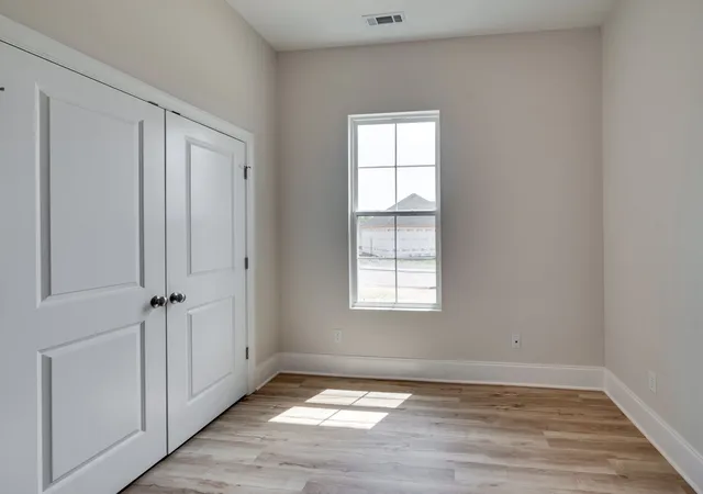 Photo 3 of Single family home for sale at 974 Hunters Ln, Springfield, TN 37172 | MLS# 3543149 | Listing updated on 2026-09-24