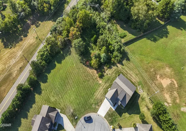 Photo 3 of Single family home for sale at 2212 Cristopher Ct, Morristown, TN 37814 | MLS# 3591869 | Listing updated on 2026-09-22