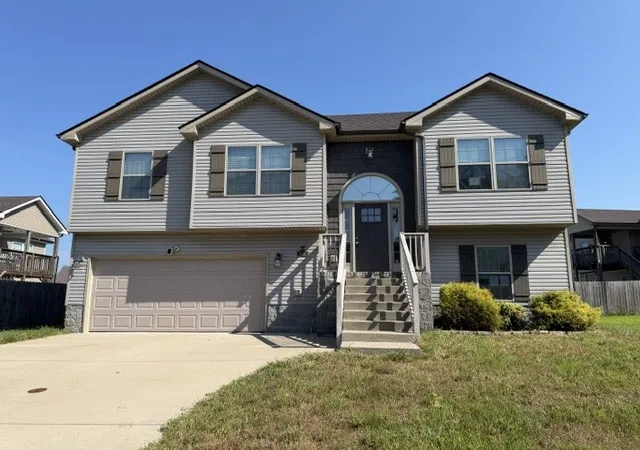 Single family home for sale at 806 Rushing Dr, Clarksville, TN 37042 | MLS# 3618863