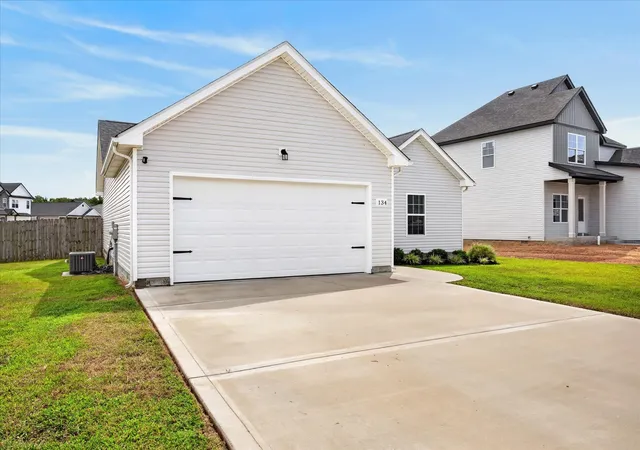 Photo 3 of Single family home for sale at 134 Monaghan Dr, Clarksville, TN 37042 | MLS# 3543089 | Listing updated on 2026-10-02