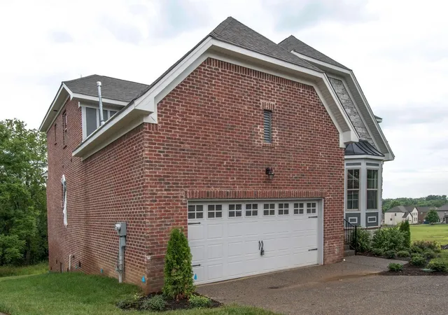 Photo 3 of Sale Pending at 961 Hunters Ln, Springfield, TN 37172 | MLS# 3545975 | Listing updated on 2026-10-30