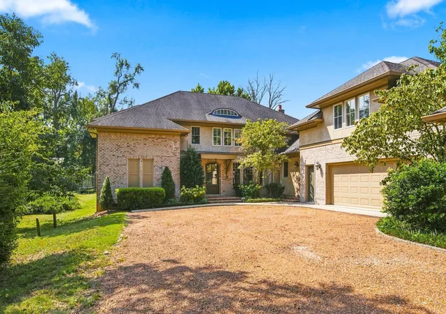 Townhouse for sale at 203b Woodmont Cir, Nashville, TN 37205 | MLS# 3545519
