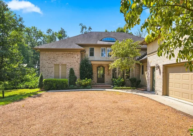 Photo 3 of Townhouse for sale at 203b Woodmont Cir, Nashville, TN 37205 | MLS# 3545519 | Listing updated on 2026-10-04