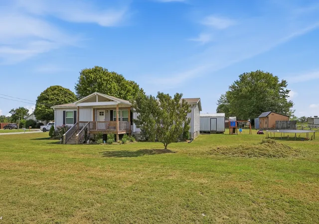 Photo 3 of Manufactured home for sale at 136 Hawkins Dr, Smithville, TN 37166 | MLS# 3543120 | Listing updated on 2026-10-08