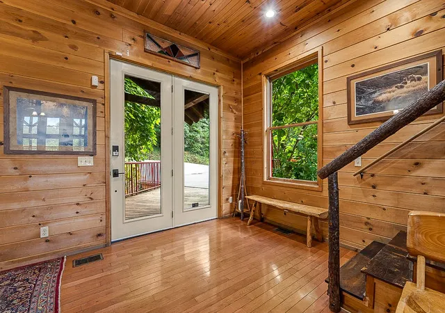 Photo 4 of Single family home for sale at 1389 N Baden Dr, Gatlinburg, TN 37738 | MLS# 3543125 | Listing updated on 2026-09-08