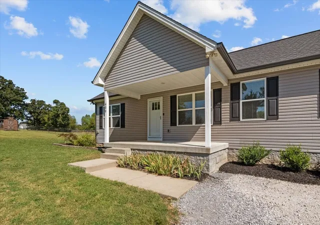 Photo 4 of Single family home for sale at 409 Pruett Rd, Dickson, TN 37055 | MLS# 3543139 | Listing updated on 2026-09-17