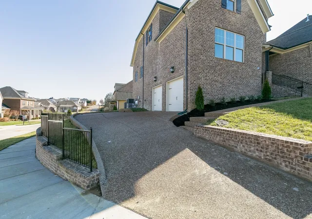 Photo 2 of Single family home for sale at 501 Elissa Pvt Pl, Hendersonville, TN 37075 | MLS# 3613035 | Listing updated on 2026-10-30