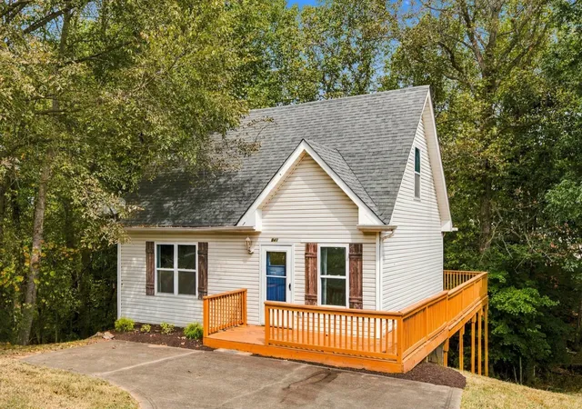 Photo 2 of Single family home for sale at 941 Applegrove Cir, Clarksville, TN 37040 | MLS# 3598598 | Listing updated on 2026-09-24