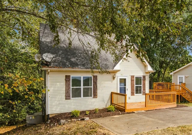 Photo 3 of Single family home for sale at 941 Applegrove Cir, Clarksville, TN 37040 | MLS# 3598598 | Listing updated on 2026-09-24