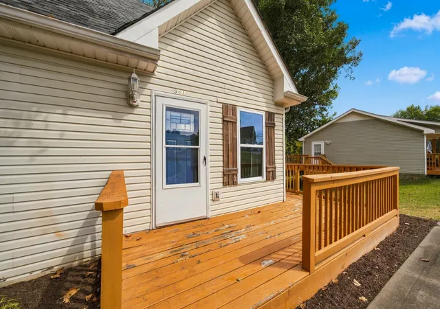 Photo 3 of Single family home for sale at 941 Applegrove Cir, Clarksville, TN 37040 | MLS# 3598598 | Listing updated on 2026-09-24