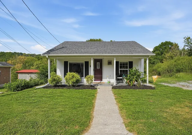 Photo 2 of Single family home for sale at 207 Sims St, Dowelltown, TN 37059 | MLS# 3543257 | Listing updated on 2026-09-27
