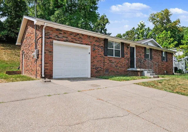 Photo 2 of Single family home for sale at 636 Frankfort Dr, Hermitage, TN 37076 | MLS# 3592336 | Listing updated on 2026-09-16