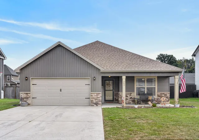 Photo 1 of Single family home for sale at 263 Crusaw Dr, Clarksville, TN 37043 | MLS# 3543203 | Listing updated on 2026-10-07