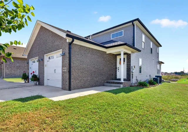 Photo 2 of Sale Pending at 6620 Night Horse St, Bowling Green, KY 42101 | MLS# 3544301 | Listing updated on 2026-10-15