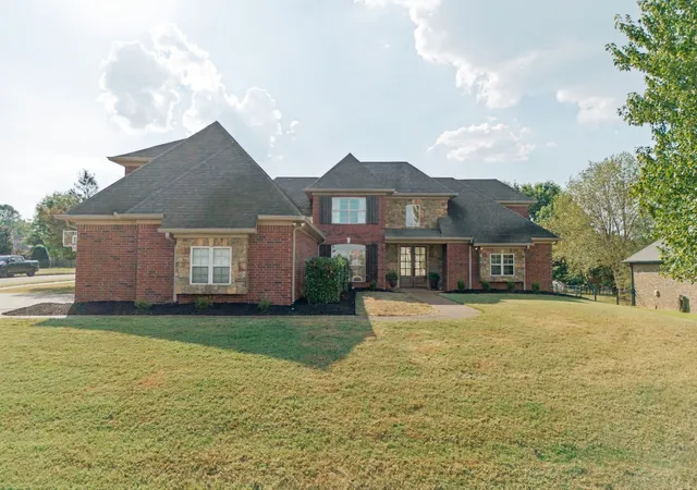 Photo 1 of Single family home for sale at 117 Oglethorpe Ave, Gallatin, TN 37066 | MLS# 3602341 | Listing updated on 2026-10-04