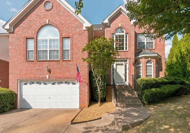 Photo 1 of Single family home for sale at 105 Lighthouse Cir, Hendersonville, TN 37075 | MLS# 3598166 | Listing updated on 2026-09-26
