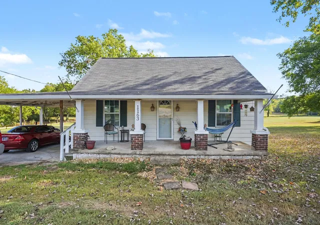 Photo 1 of Single family home for sale at 1163 Old Williamsport Pike, Columbia, TN 38401 | MLS# 3546170 | Listing updated on 2026-10-01