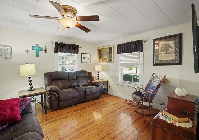 Photo 2 of Single family home for sale at 1163 Old Williamsport Pike, Columbia, TN 38401 | MLS# 3546170 | Listing updated on 2026-10-01