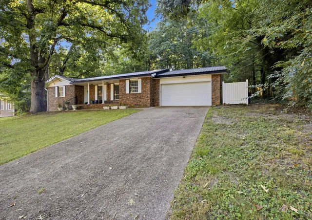 Photo 2 of Single family home for sale at 2500 Shenandoah Dr, Chattanooga, TN 37421 | MLS# 3543208 | Listing updated on 2026-09-15