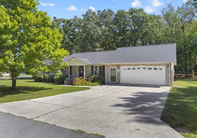 Photo 1 of Single family home for sale at 1511 5th Avenue, Manchester, TN 37355 | MLS# 3544292 | Listing updated on 2026-09-16