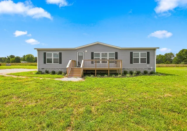 Photo 2 of Manufactured home for sale at 943 Highway 64 W, Lawrenceburg, TN 38464 | MLS# 3546449 | Listing updated on 2026-09-23