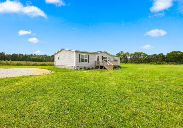 Photo 3 of Manufactured home for sale at 943 Highway 64 W, Lawrenceburg, TN 38464 | MLS# 3546449 | Listing updated on 2026-09-23