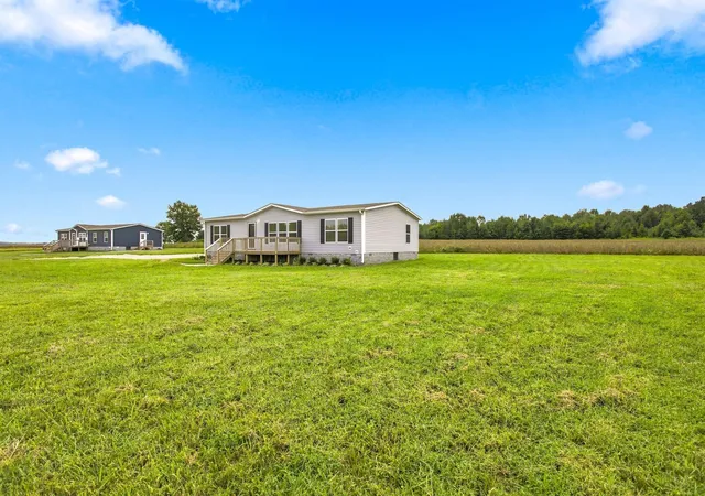 Photo 3 of Manufactured home for sale at 943 Highway 64 W, Lawrenceburg, TN 38464 | MLS# 3546449 | Listing updated on 2026-09-23
