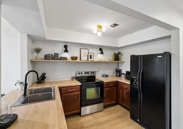 Listing Photo 5 - Condo for sale in building located at 1002 1st Ave N, Nashville, TN 37201
