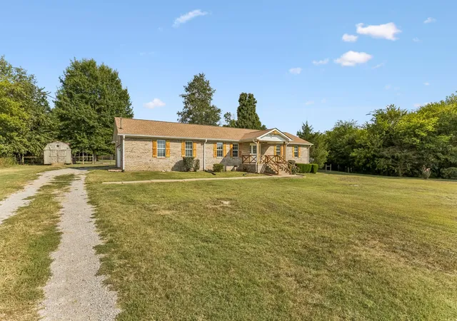 Photo 3 of Single family home for sale at 1825 Bethbirei Rd, Lewisburg, TN 37091 | MLS# 3543696 | Listing updated on 2026-09-30