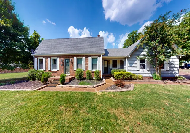 Photo 2 of Single family home for sale at 5049 Twin Ridge Dr, Old Hickory, TN 37138 | MLS# 3544124 | Listing updated on 2026-09-30