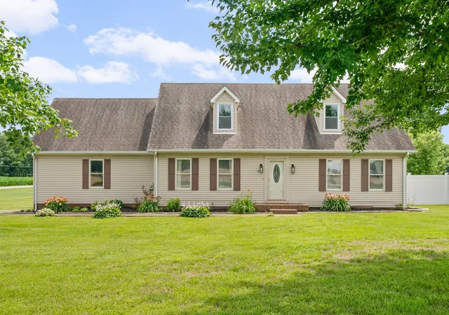 Photo 1 of Single family home for sale at 3805 Cadiz Rd, Hopkinsville, KY 42240 | MLS# 3547711 | Listing updated on 2026-09-13