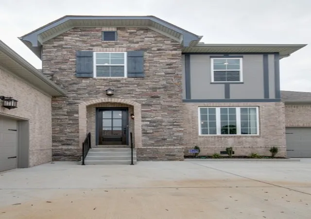 Photo 1 of Single family home for sale at 8 Elissa Pl, Hendersonville, TN 37075 | MLS# 3612700 | Listing updated on 2026-10-30