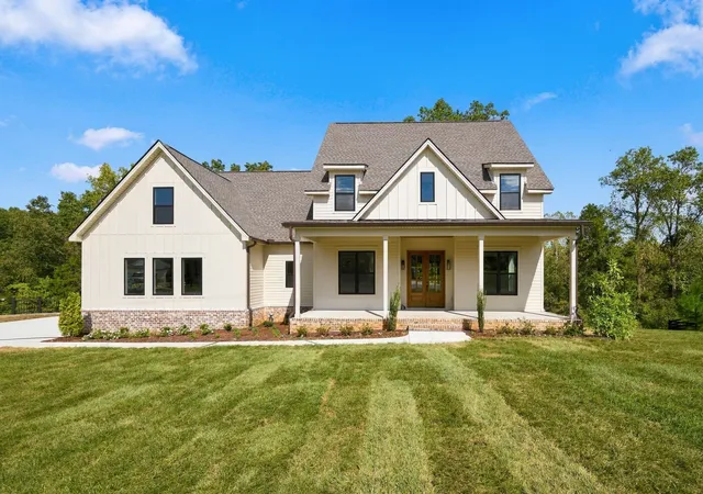 Photo 1 of Single family home for sale at 10 Evergreen Trl, Burns, TN 37029 | MLS# 3544076 | Listing updated on 2026-10-03